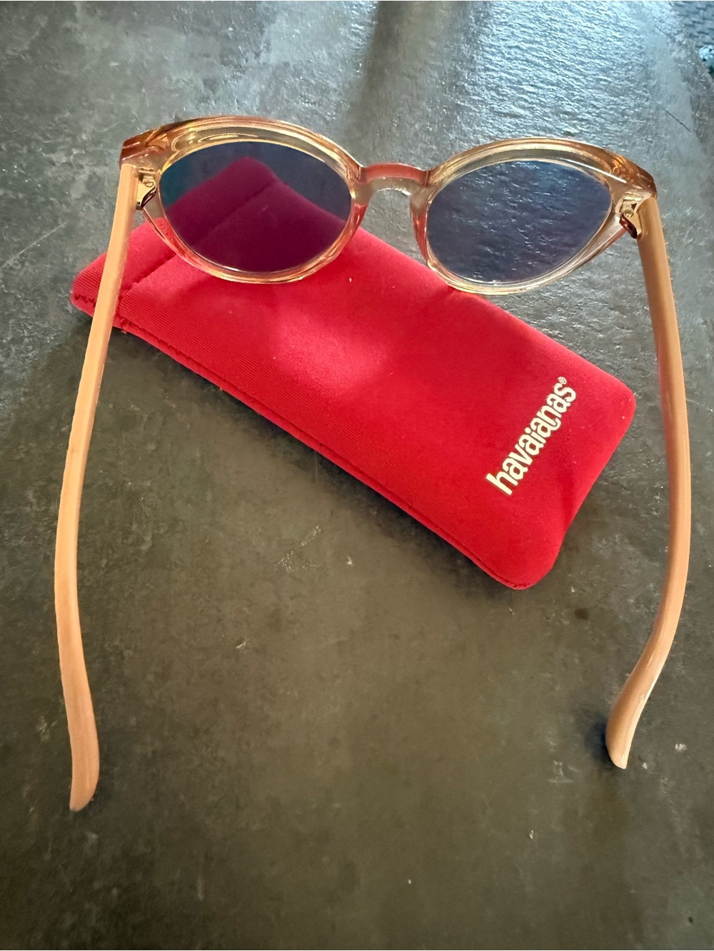 Havaianas Translucent Light Rose Oval Sunglasses - Picture 5 of 5